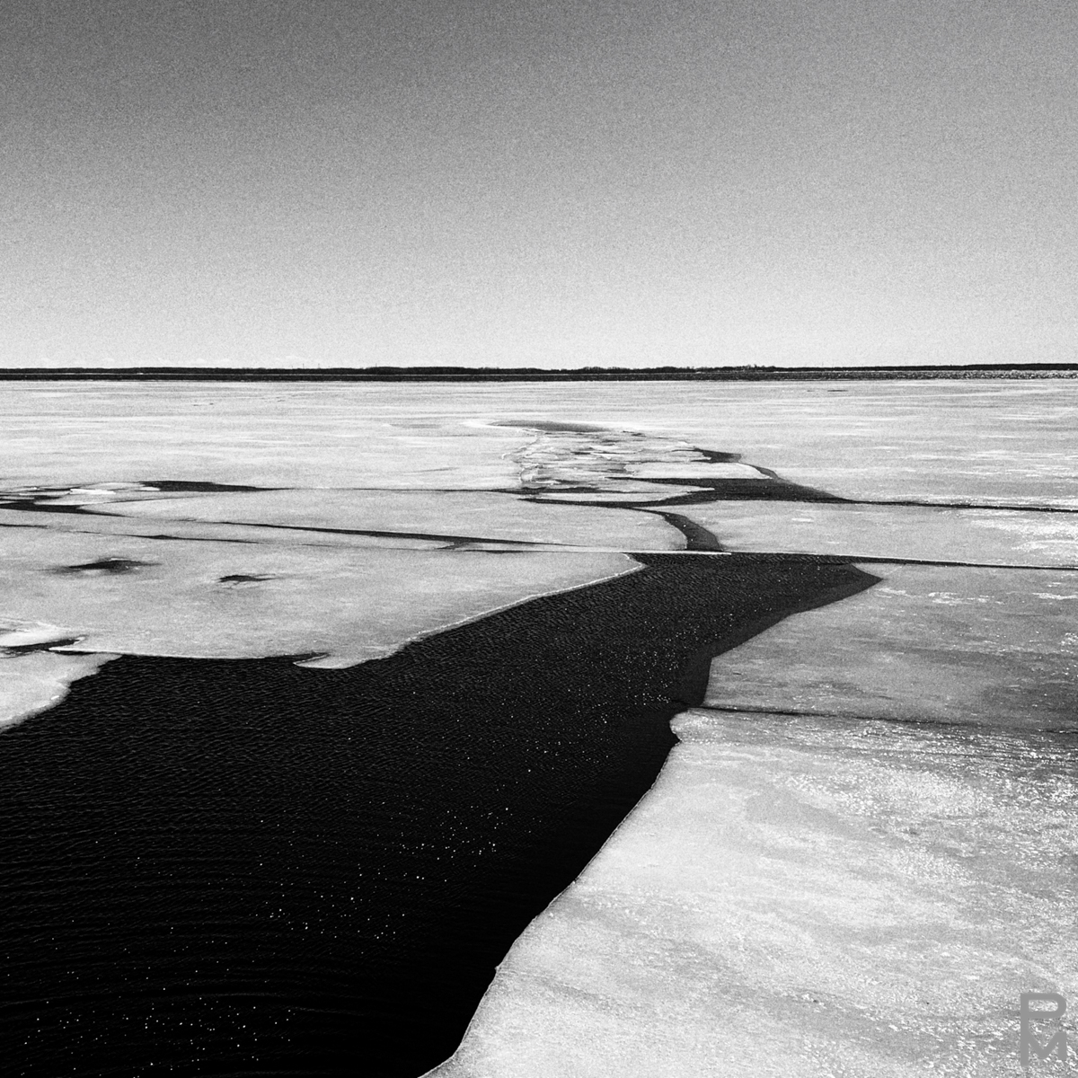 digital photograph, Landscape, view of ice break-up on the Saint Lawrence River in Pointe-Claire, Quebec
